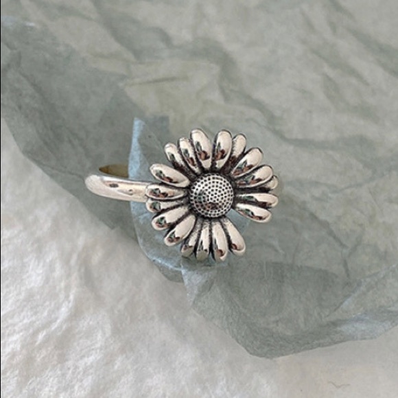925 Sterling Silver Daisy Ring - Picture 6 of 6